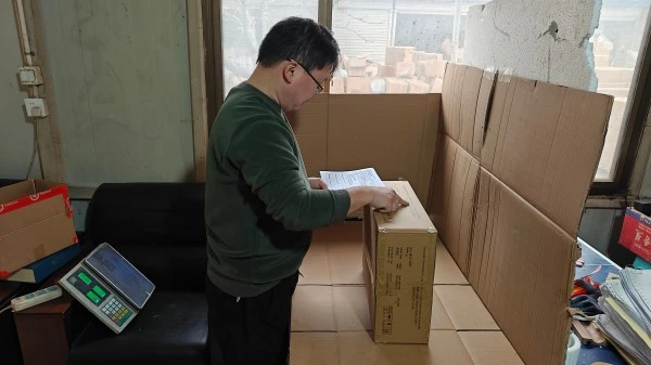 Inspecter les marquages ext&eacute;rieurs des cartons