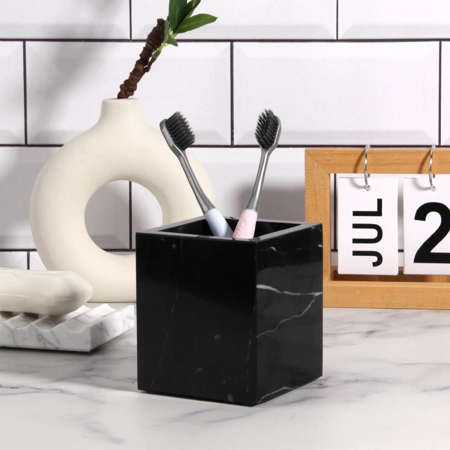Porte-brosse &agrave; dents en marbre travertin Marquina noir