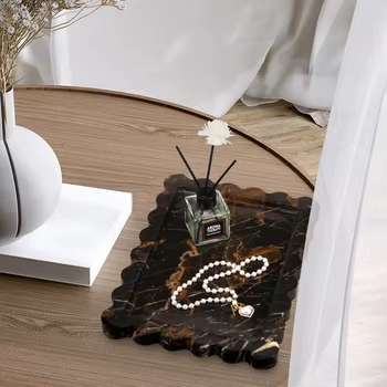 Plateau rectangulaire de luxe en marbre Portoro avec bord ondul&eacute;