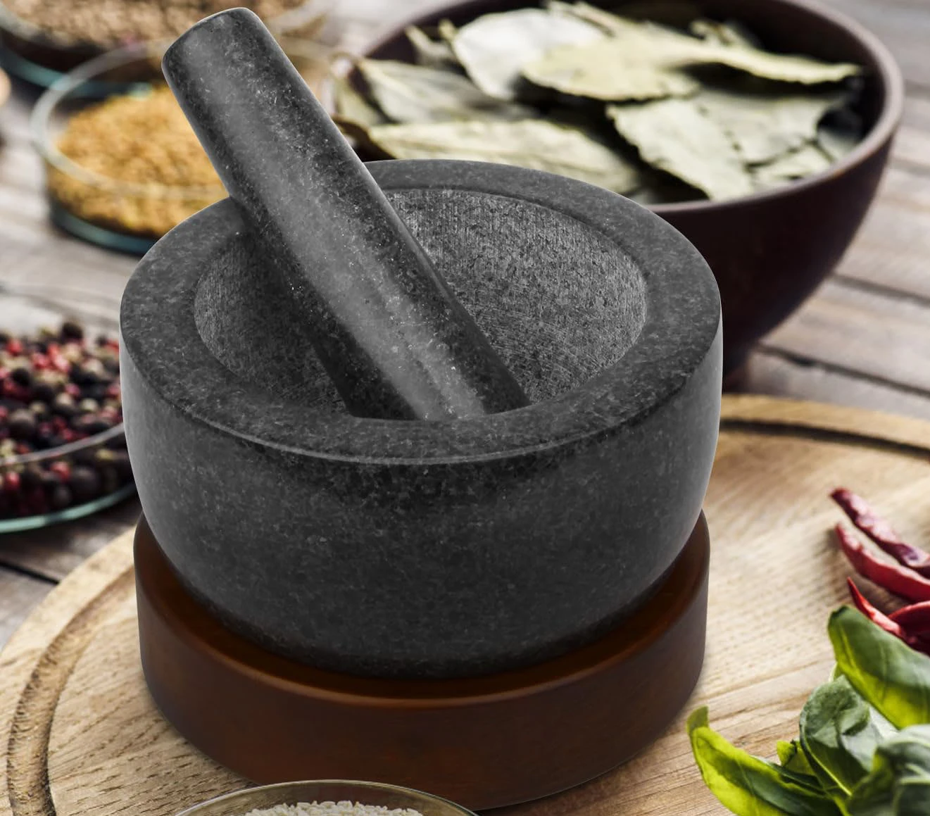 Mortier et pilon 100&nbsp;% granit avec base en bois de ch&ecirc;ne noir poli, respectueux de l'environnement p