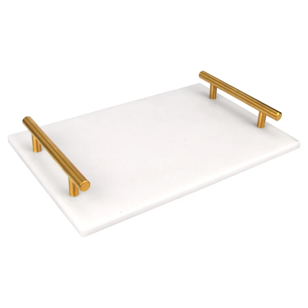 Plateau en marbre blanc avec poign&eacute;es en m&eacute;tal dor&eacute;